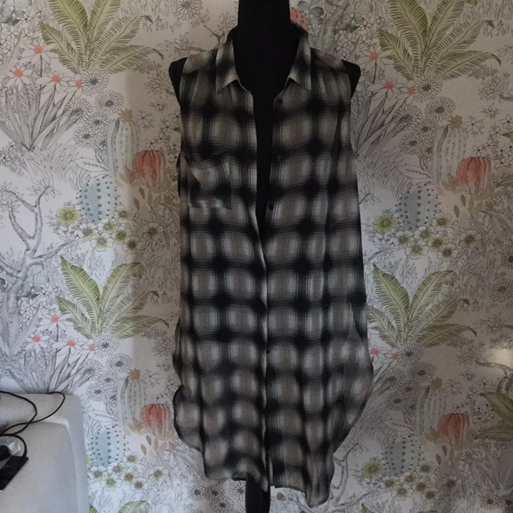 Lush Sleeveless Button Down Tunic Blouse